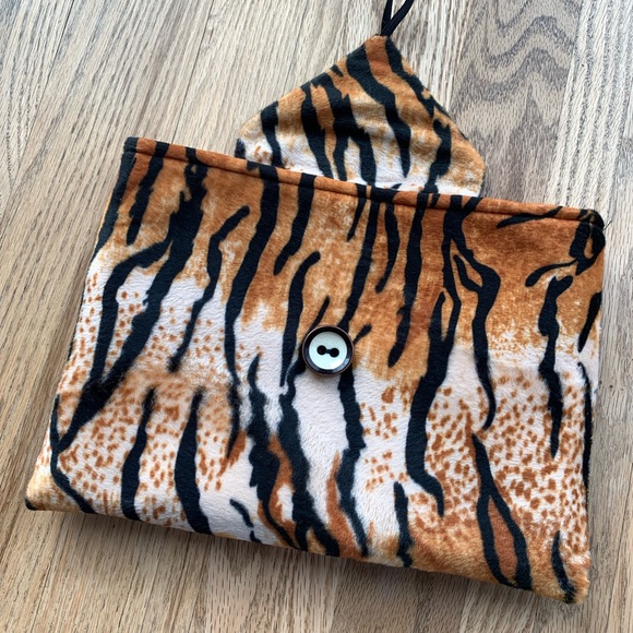 Hand Crafted Faux Fur Tote Bag with 2nd Makeup Bag - Picture 11 of 12